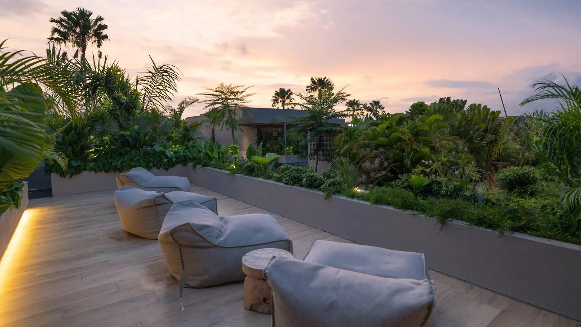 Sin Nombre Bali - Sauna, Ice Bath & Roof Terrace チャングー ホテル
